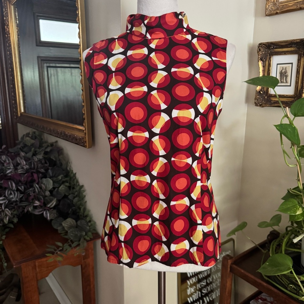 Mexx Sz6 Geometric Red Sleeveless Top with back button up fit and vintage vibe